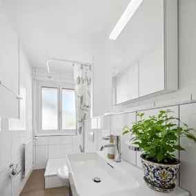 Renovated 3BR · Balcony · Oerlikon Station - Image 2
