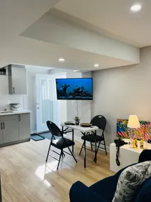 Modern 2 Bdrm Gateaway, Near Hwys, Starbucks - Image 3