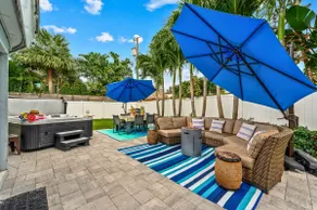 Walk to Beach & Restaurants | Hot Tub | Beach Gear - Image 5