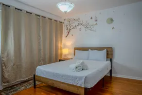 Newly Renovated &Elgant 3br/2bth - Image 4
