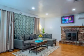 Newly Renovated &Elgant 3br/2bth - Image 2
