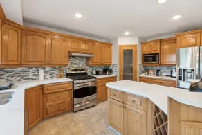 Main floor luxury House in Calgary SE - Image 5