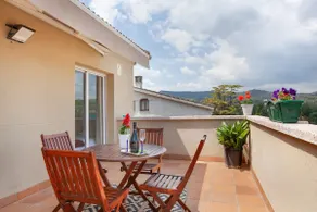2 BDRS aparment near Montserrat - Image 4
