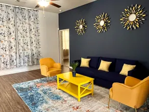 2 king beds Luxury Blue themed Cozy retreat - Image 2