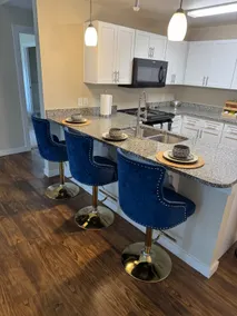 Luxury 2BR/2BA w Pool, Gym & Balcony Near Ft. Hood - Image 3