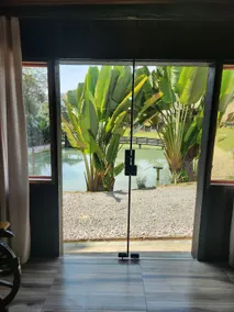 Lakeside house - Image 2