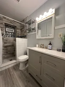 2 bedroom• 3 beds • 1 bath Apartment in Berwyn - Image 5