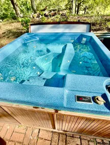 Private LakeHouse | HotTub w/lakeview, Pets Kayaks - Image 4
