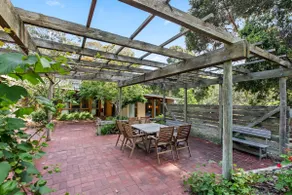 A mid-century architectural icon - Image 5