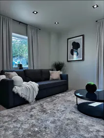 2 BEDS • Private Parking • Bright City Stay - Image 4