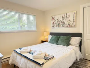 Stunning 3 Bedroom Home Plus Guest House! - Image 5
