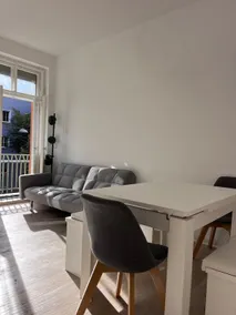 Sunny apartment by the castle - Image 3