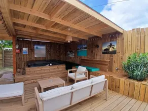 Caraibes Chalet with Air-Conditioning and Private Hot Tub - Image 4