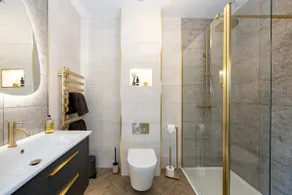 Luxury Spacious 3-Bed City Oasis Just 10 Mins from Centre with Free Parking - Image 5