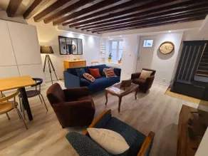 Beautiful townhouse near train station and center - Image 3