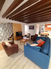 Beautiful townhouse near train station and center - Image 2