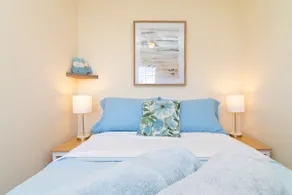 Centrally Located with 4 TVs, Deck & Fireplace - Image 4