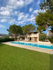 Villa con terraza, piscina privada e internet de alta velocidad | Vistas a la montaña - Image 3