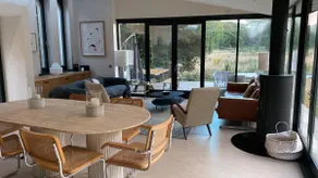Architectural 5 bedroom house in woodland setting - Image 3