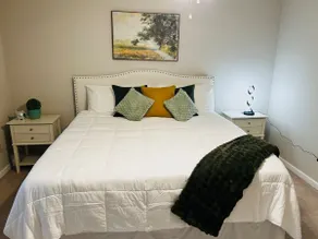Luxe Central Suburban Retreat - Image 2