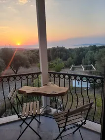 Villa with pool in Çeşme Germiyanda - Image 4