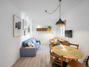 Cosy Sants Apartment - Image 3