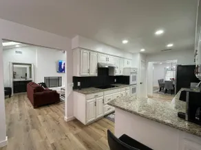 Spacious home by six flags/AT&T stadium/stockyard - Image 2