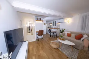 Stylish boutique maisonette (2nd & 1st floor) - Image 2