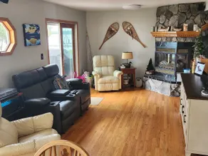 Cozy Clear Lake Waterfront Cabin - Image 3