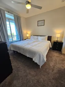 Top Floor City Views! King Bed Pool Gym Free Parking - Image 3