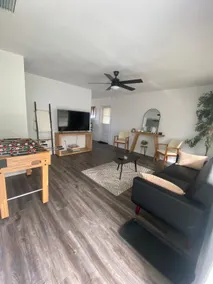 Comfy Getaway + 9 Min IMG! Close to Beaches & Fun - Image 3