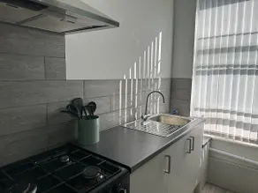 Stylish and cosy, just a short walk from the quays - Image 4