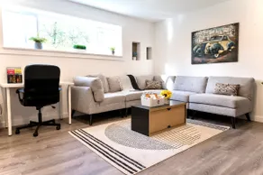 Private suite | Close to stadium | Free parking - Image 2