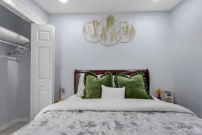 Modern 2BR Home, 2 Queen Beds Near Beaches & Downtown - Image 5