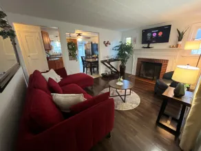 Charming Cape Home, Close to All - Image 2