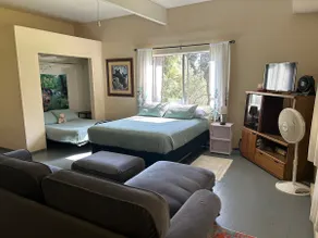 Studio Apartment in Oakhurst No cleaning fee - Image 2