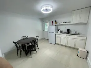 Cozy Guesthouse Suite - Image 3