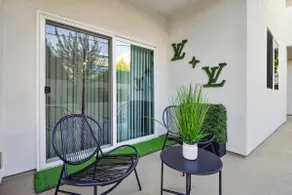 House of LV-Themed Unit In Hollywood Gym/rooftop - Image 4