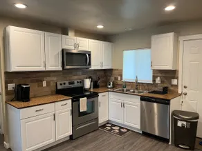 Relaxing 3BR/1.5BA Urban Forest Sanctuary - Image 3