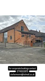 Oak Barn-ideal for Nec,Hs2,BHX,family gatherings - Image 2