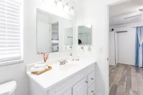 Modern Oasis in the Heart of Brandon. - Image 5