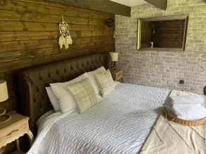 Gorgeous countryside cabin - Image 2