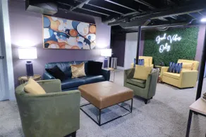 The Fern-A Boutique Stay In the heart of Wheeling - Image 2