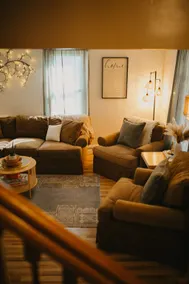 Green Haven | Cozy Home Near Heart of Downtown Iwd - Image 2