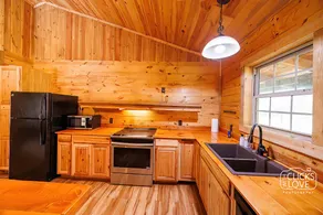 Log cabin in wooded Wilderness - Image 5