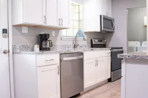 Quaint Cottage <5 Min From All the Best Spots - Image 2