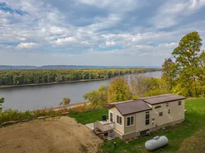 The Quarry / HOT TUB / Sleeps 5 - Image 4