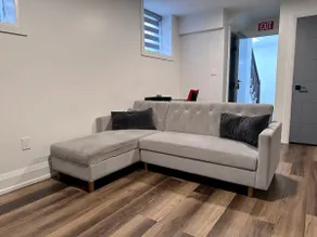 Modern 2BR+Den Suite w/Private Entrance|closeto DT - Image 2