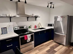 Modern 2BR+Den Suite w/Private Entrance|closeto DT - Image 4