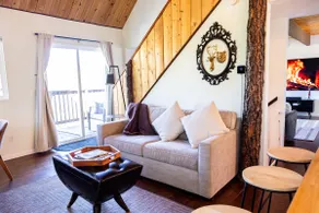 The Smoking Deer Lodge-2 Decks, Games, Lake Access - Image 2